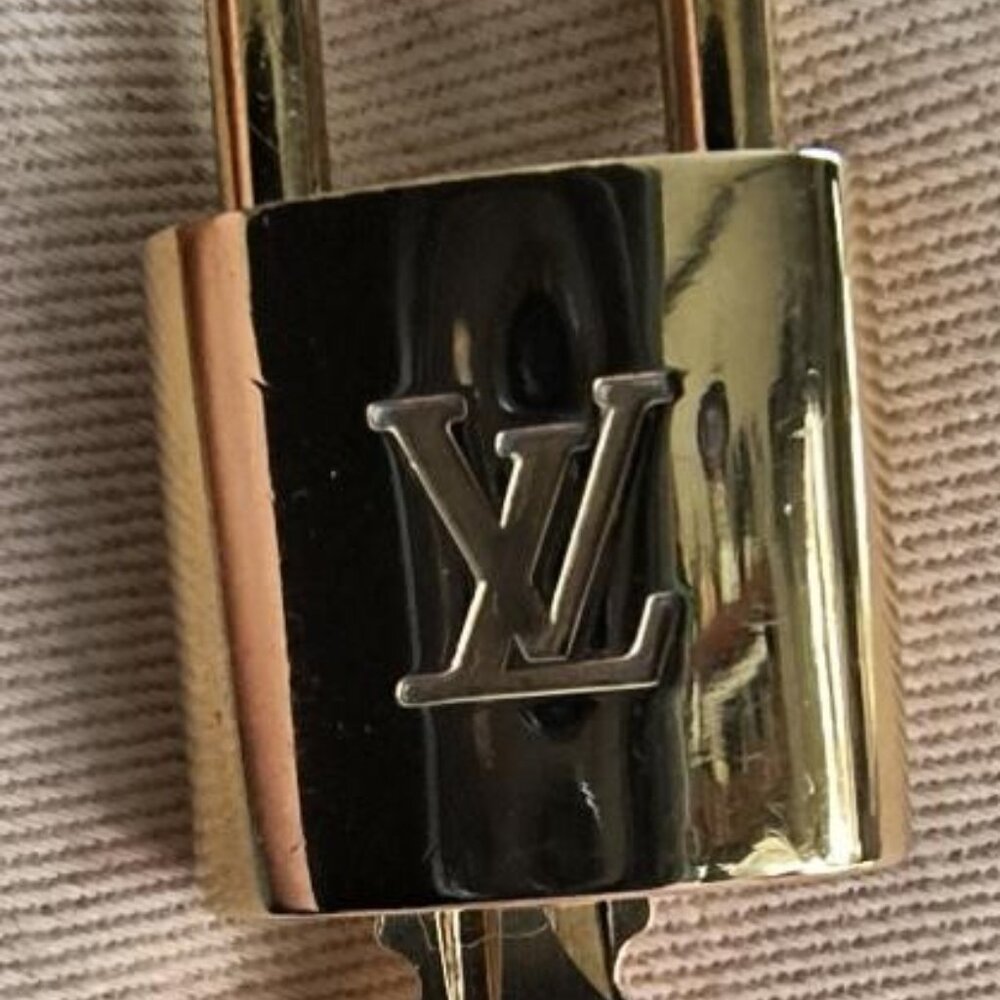 LV Lock & Key w/ Chain